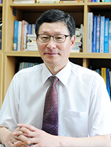 윤홍주 교수
